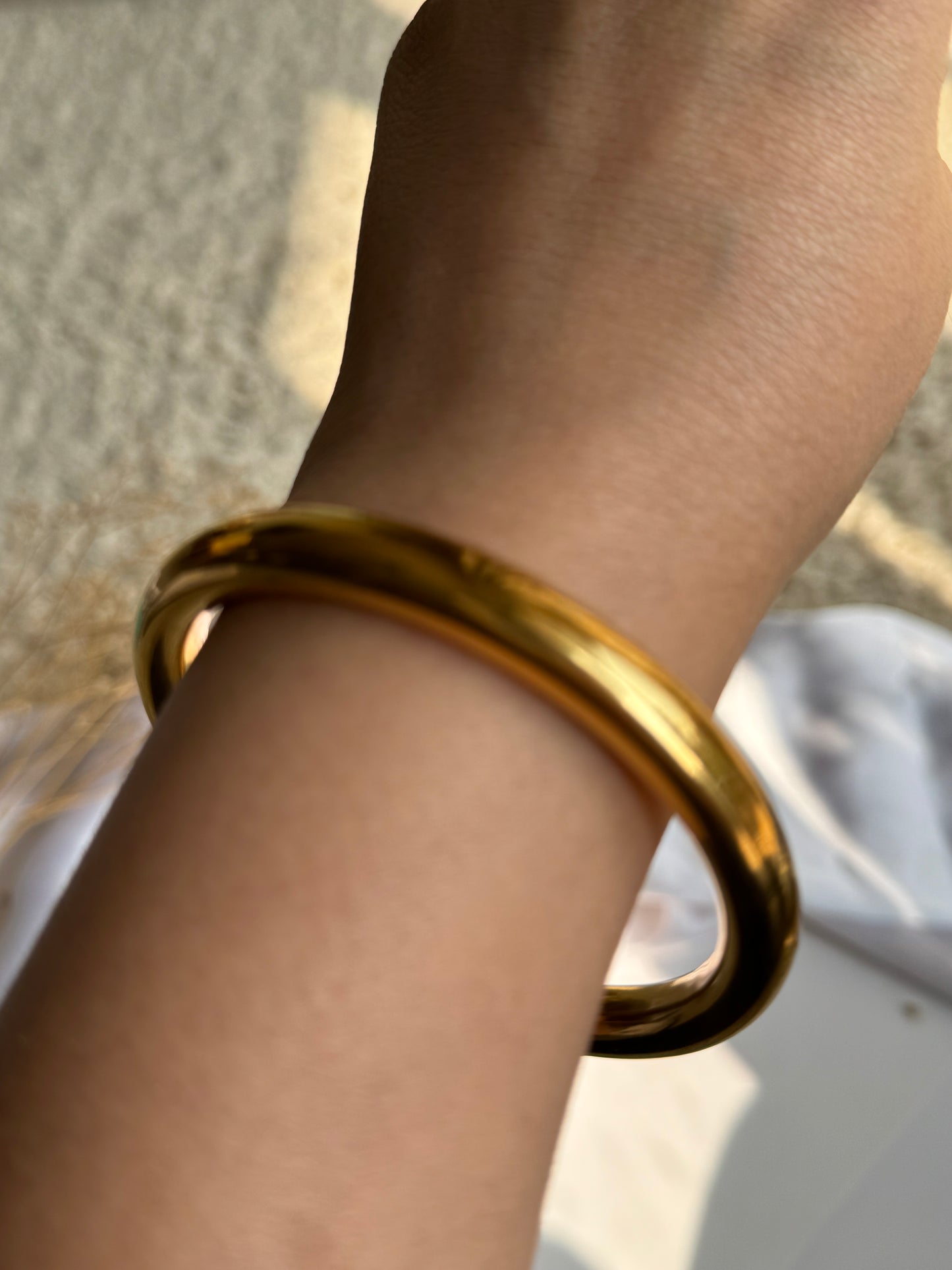 Anti tarnish bold round bangle Bracelet