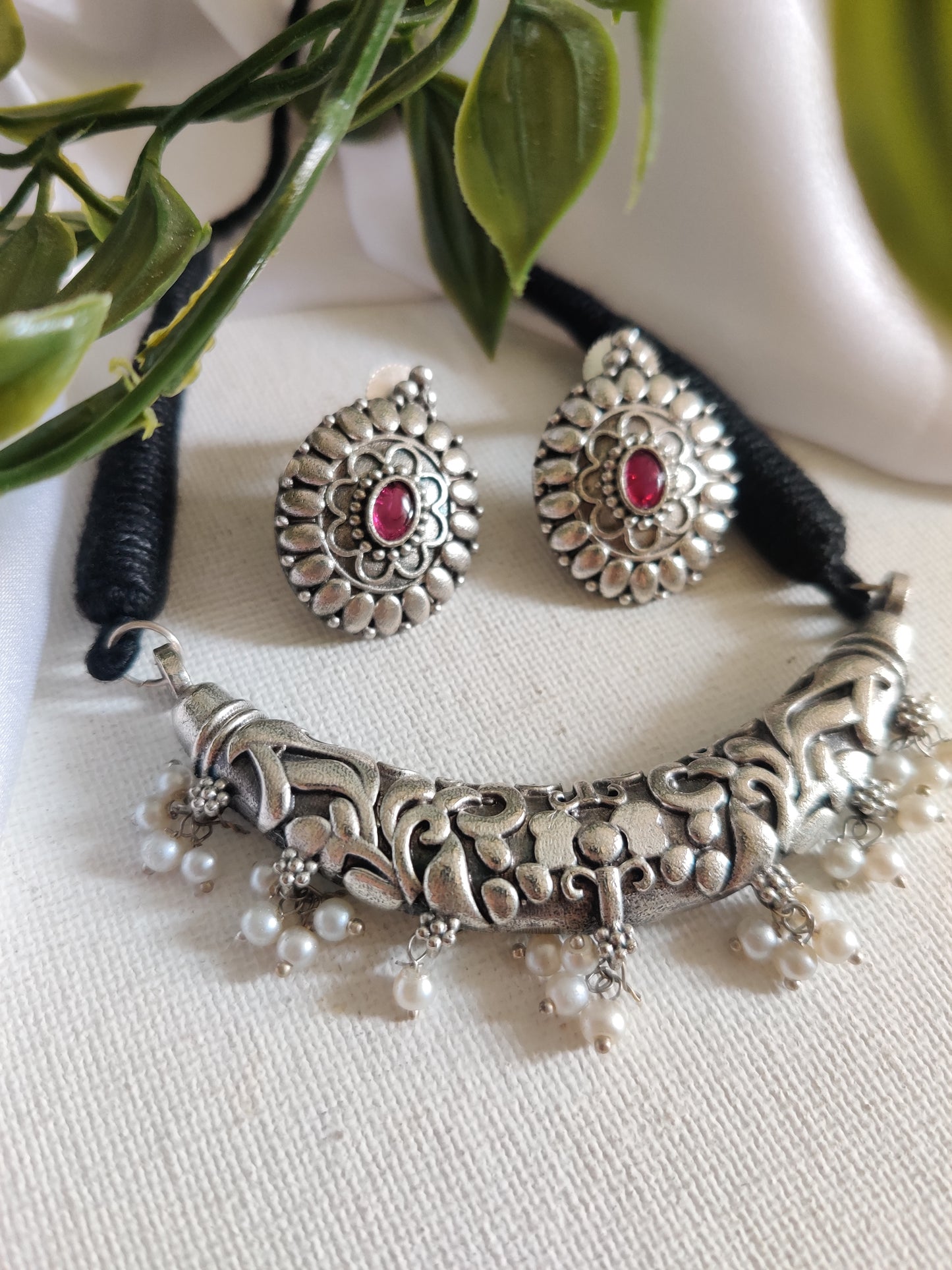 Small Hasli Necklace Set (Pink Earrings)