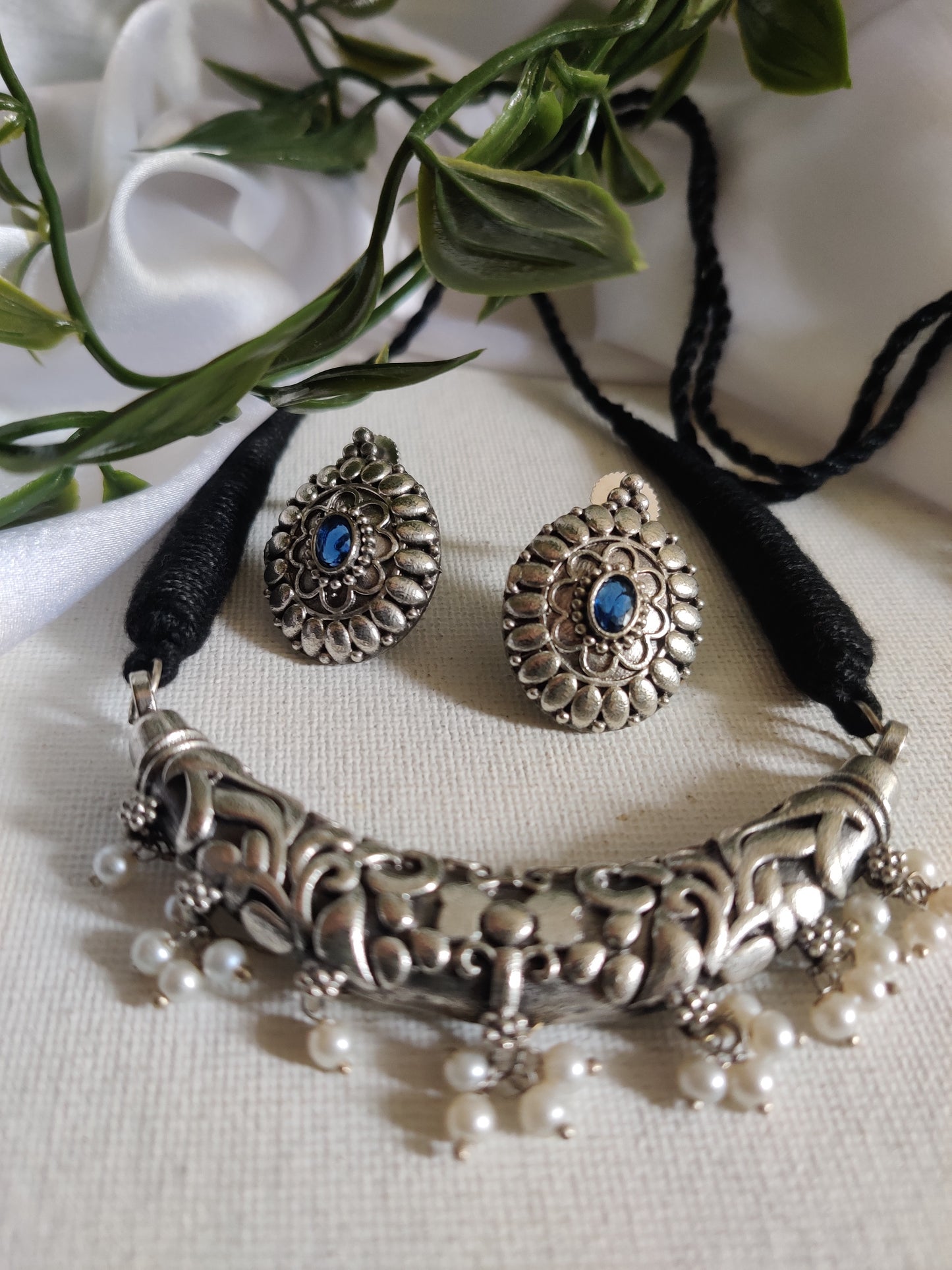 Small Hasli Necklace Set (Blue Earrings)