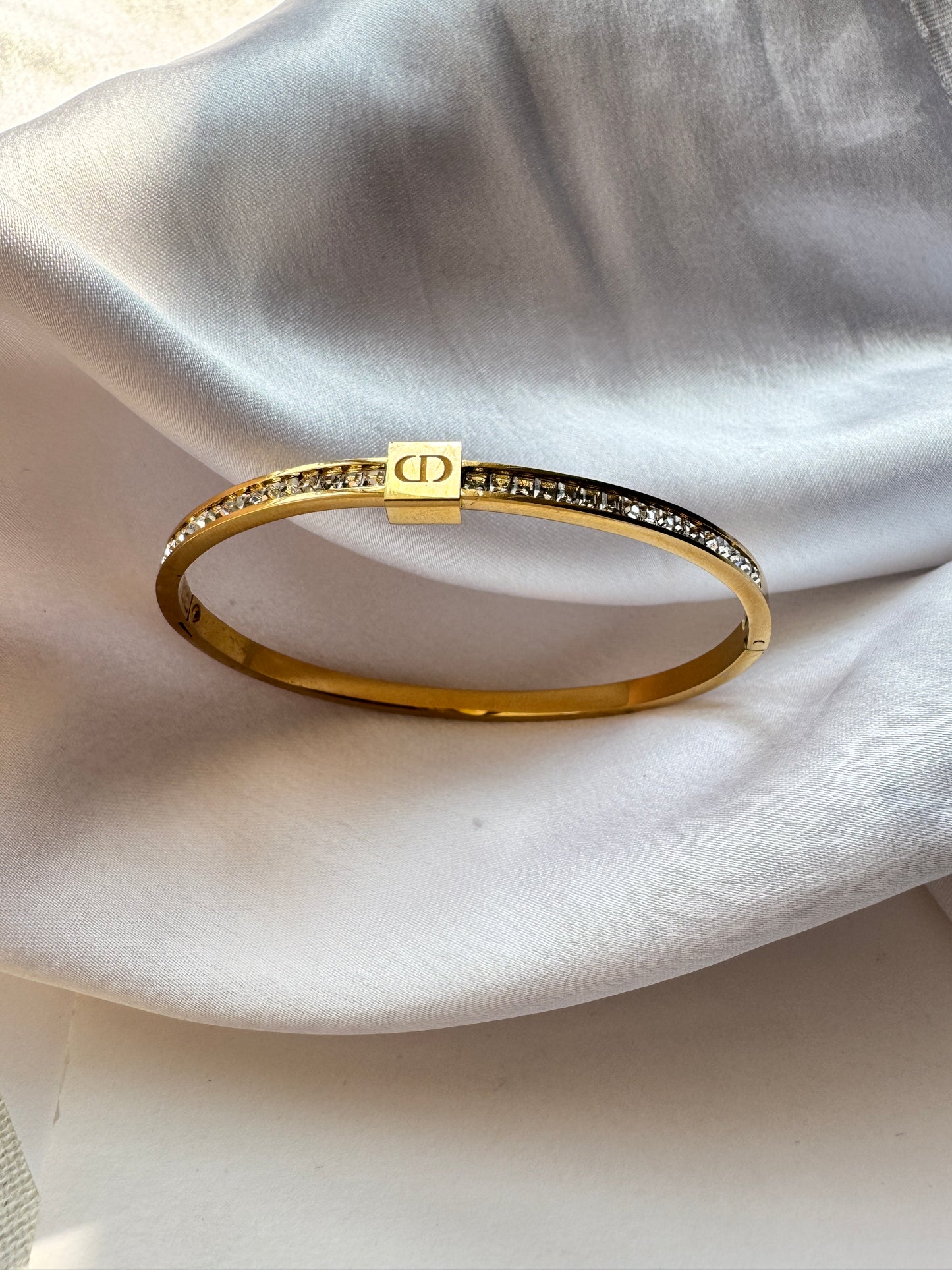 Anti tarnish Stone studded SS Bracelet