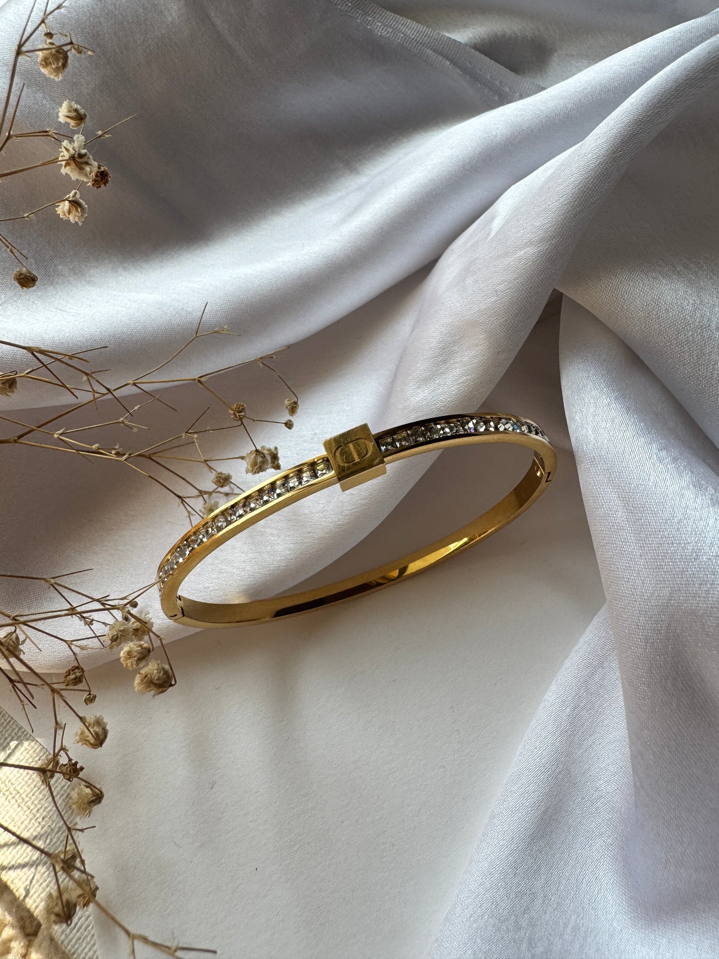 Anti tarnish Stone studded SS Bracelet