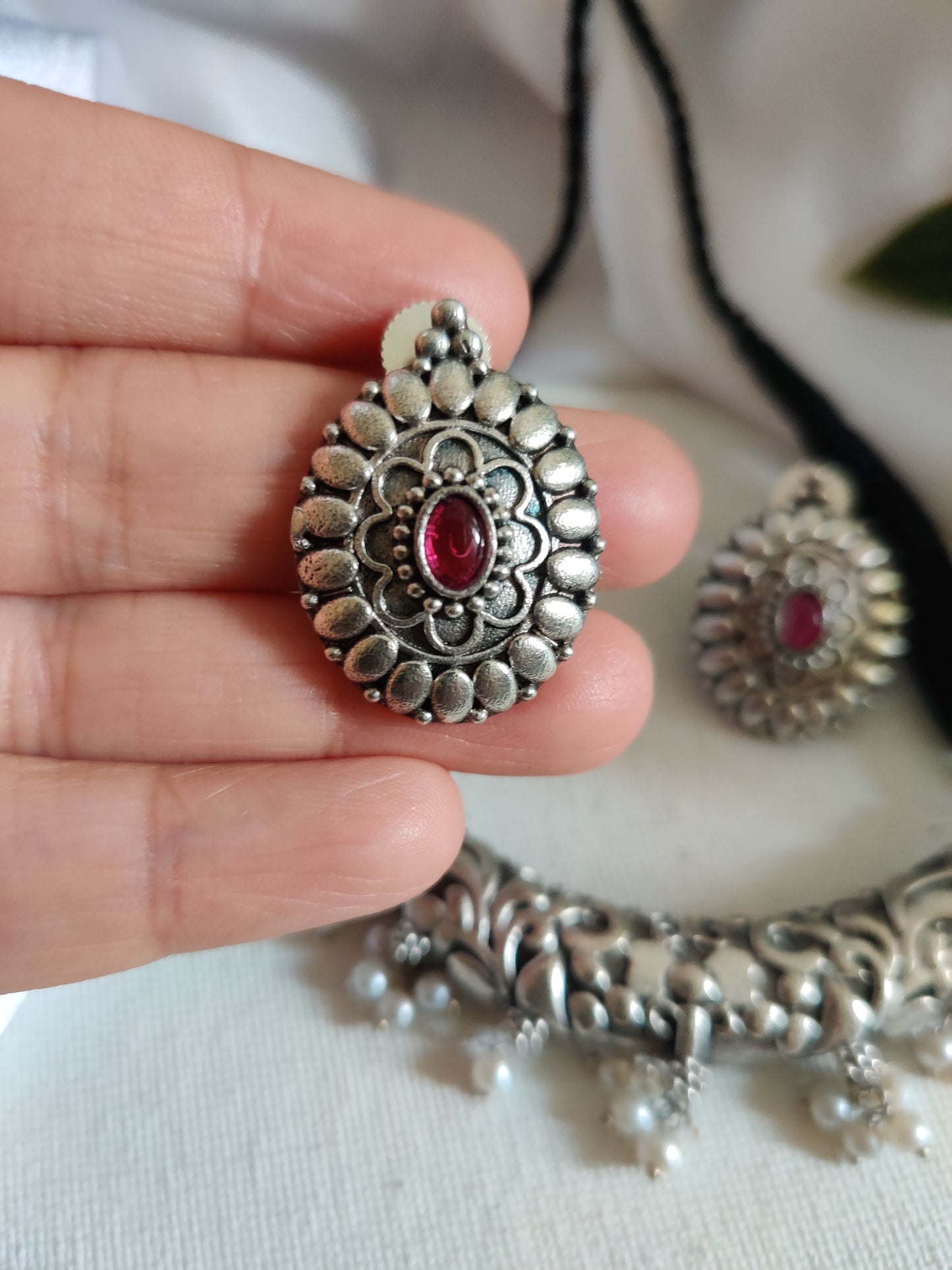 Small Hasli Necklace Set (Pink Earrings)