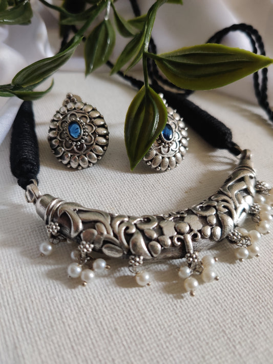Small Hasli Necklace Set (Blue Earrings)