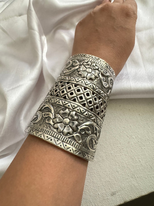 Handcuff Bracelet Jaali